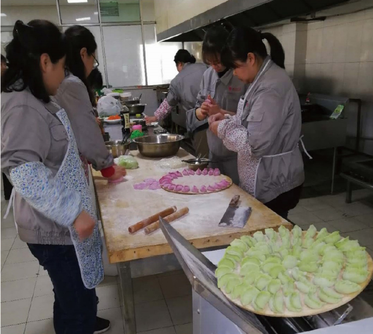 德药公司举办庆“三八妇女节”厨艺比赛